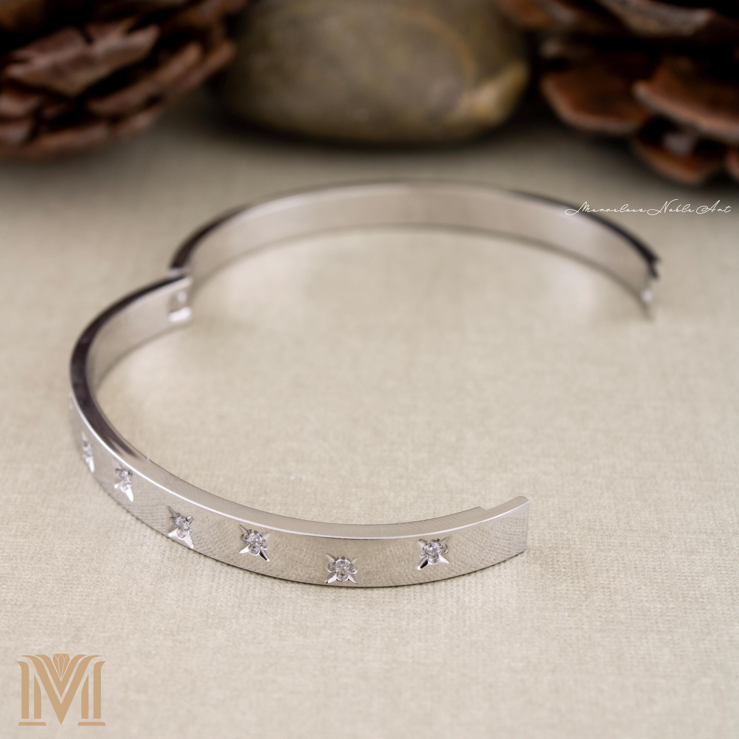 Open hinge view of silver bangle