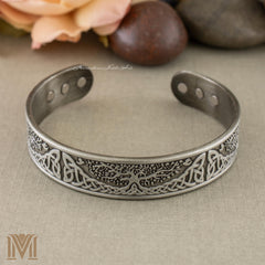 Celtic knot cuff side angle