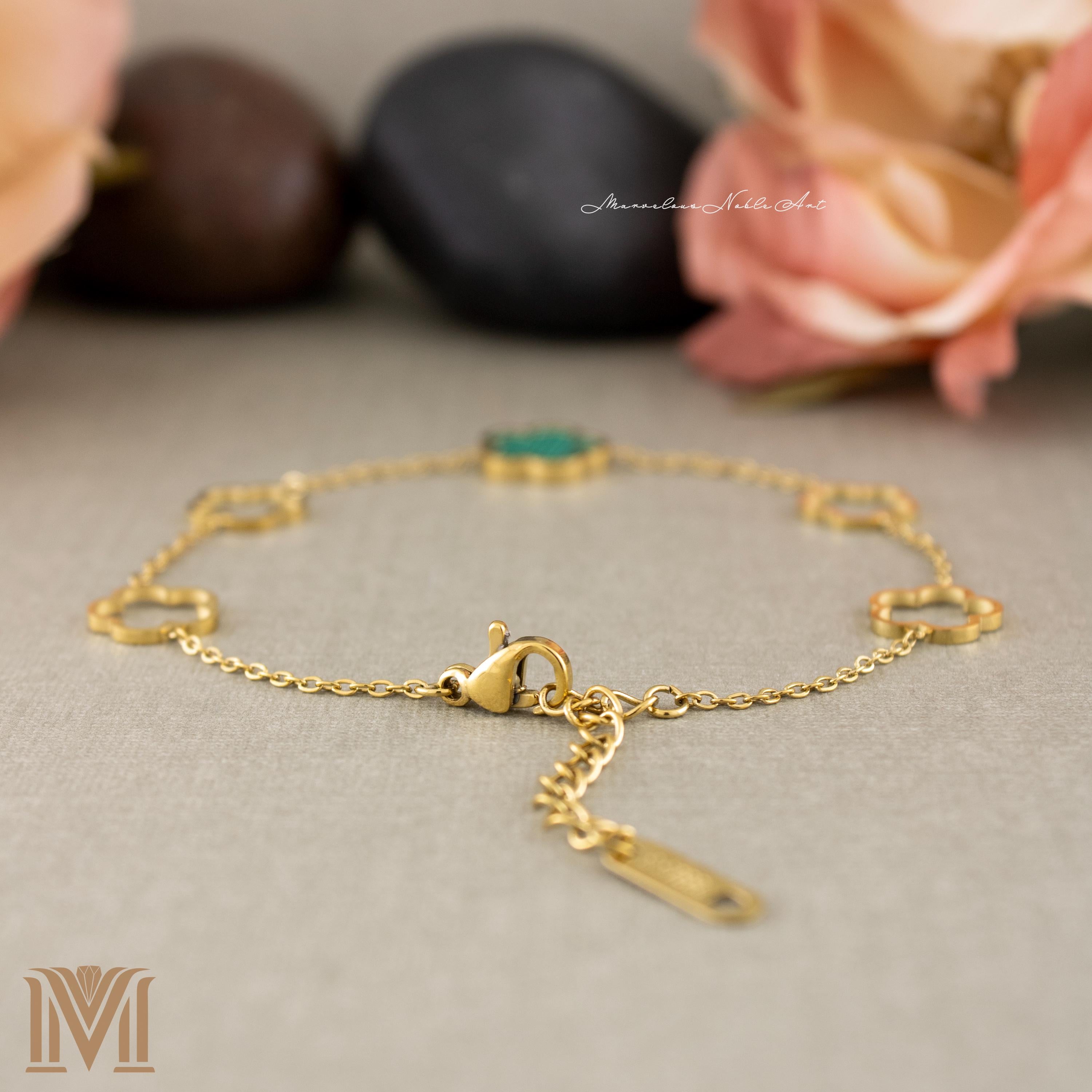 Bracelet clasp and extender detail