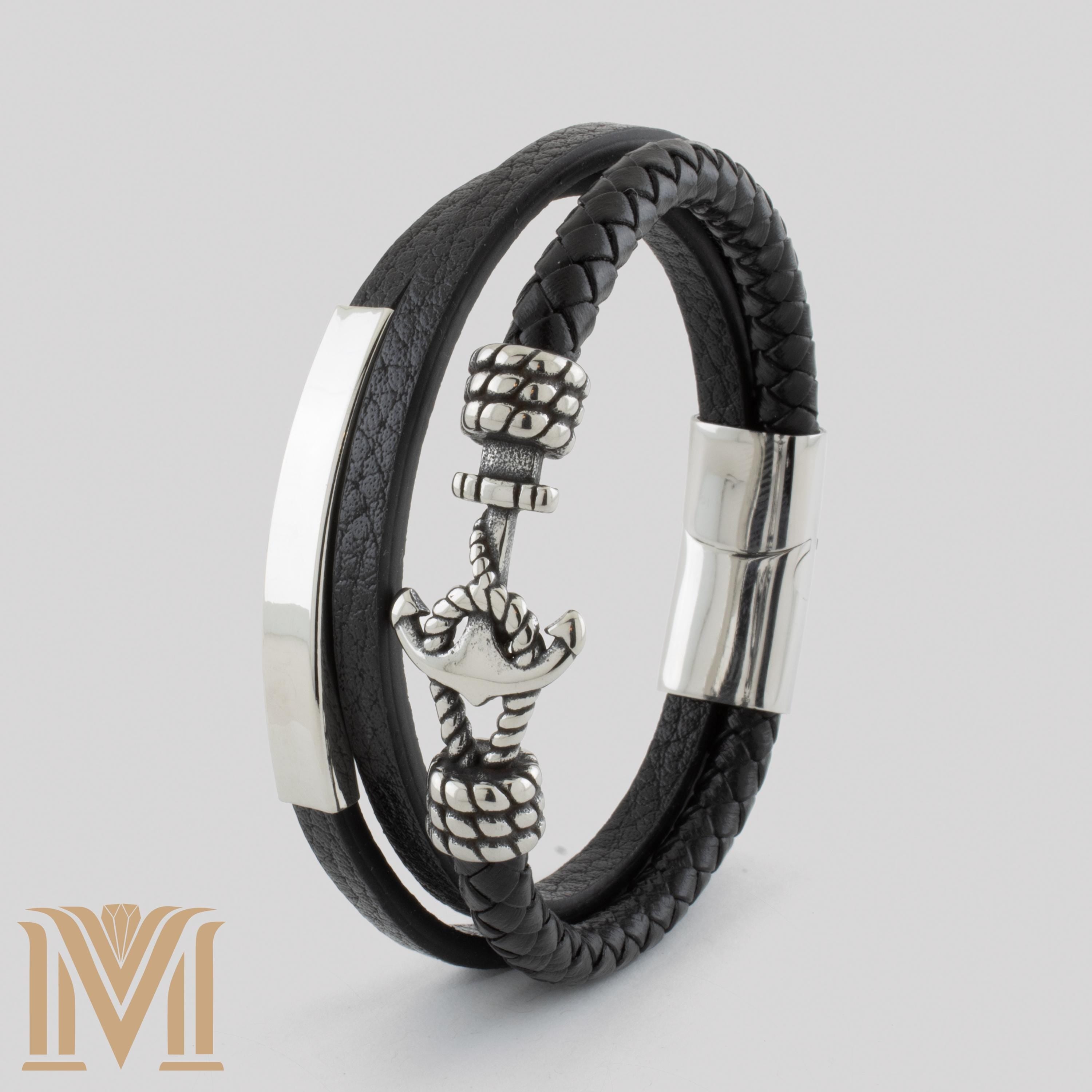 Leather bracelet with magnetic clasp