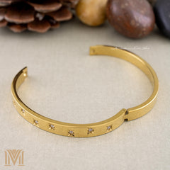 Open clasp detail of gold bangle