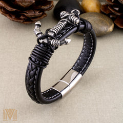 Personalized black leather bracelet with engraved clasp