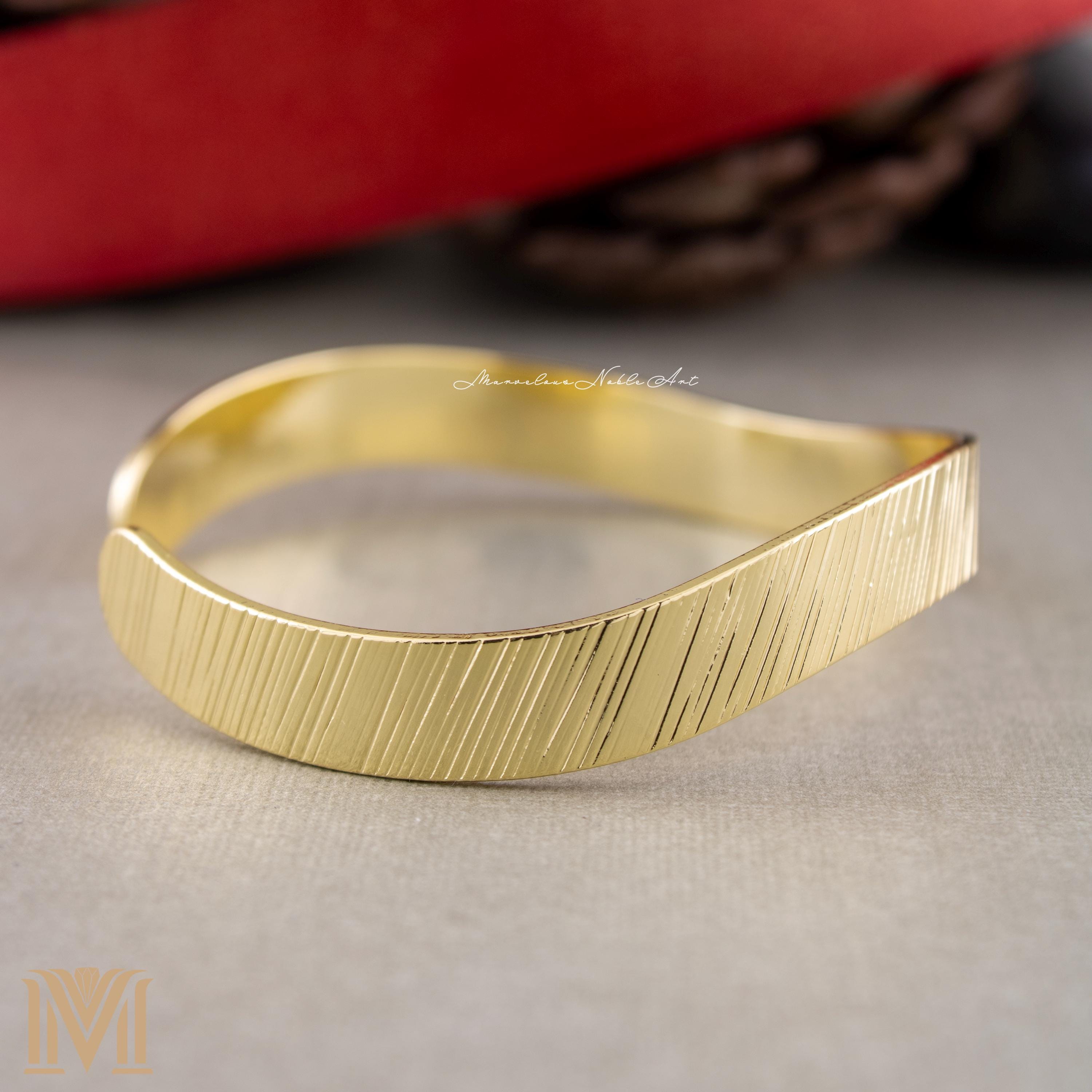 Adjustable open cuff design